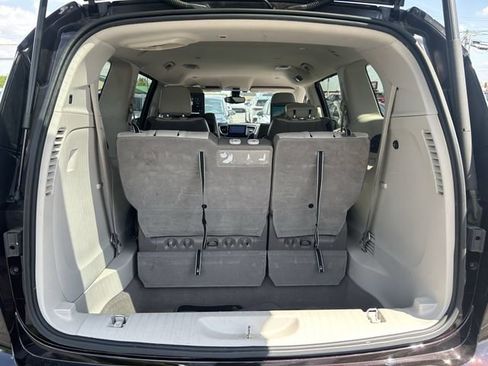 Used 2017 Chrysler Pacifica Touring-L Plus FWD image 31