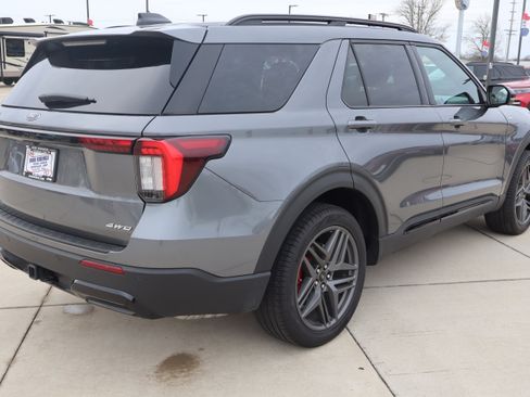 Used 2025 Ford Explorer ST-Line w/ ST-Line Street Pack image 5