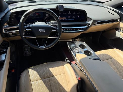 Used 2024 Cadillac Lyriq Luxury w/ Nappa Leather Package AWD/4WD image 15