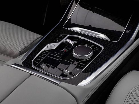 Used 2026 BMW X7 xDrive40i image 25