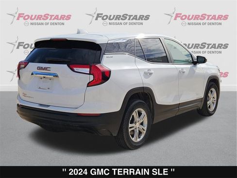 Used 2024 GMC Terrain SLE image 4