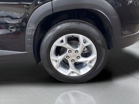 Used 2026 Chevrolet Trax LS w/ LS Convenience Package FWD image 8