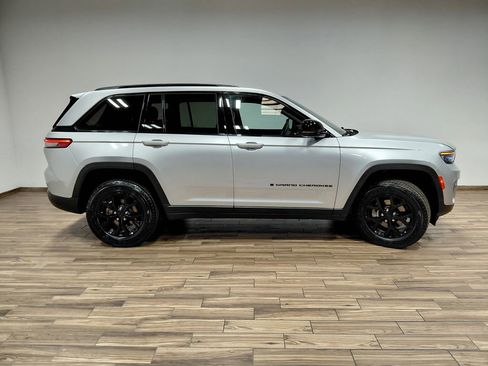 Certified 2025 Jeep Grand Cherokee Altitude image 20