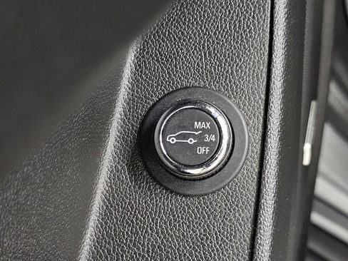 Used 2023 Chevrolet Traverse Premier AWD/4WD image 39