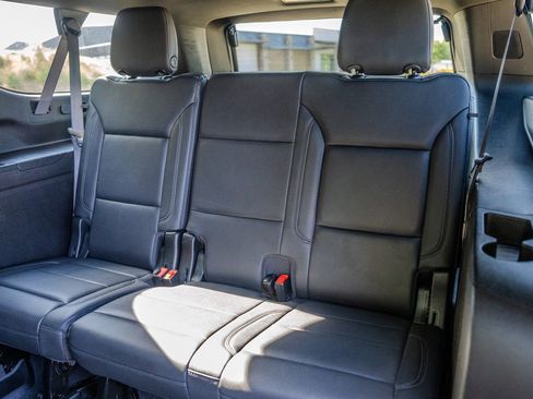 Used 2021 Chevrolet Suburban LT RWD image 32