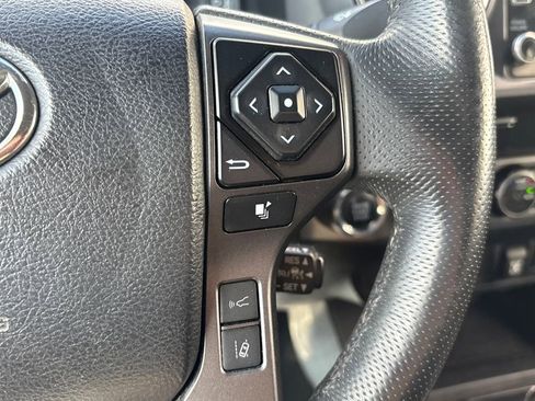 Used 2022 Toyota Tacoma TRD Off-Road image 19