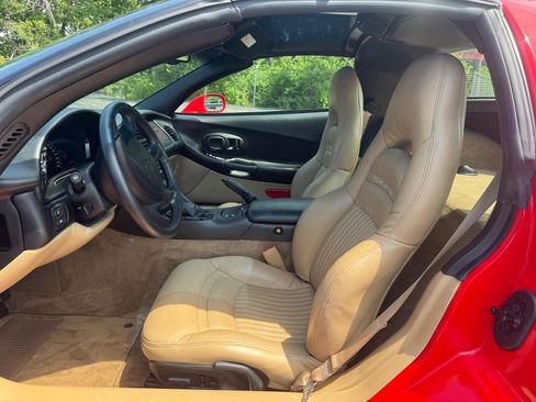 Used 2001 Chevrolet Corvette Coupe w/ Preferred Equipment Group2 RWD image 10