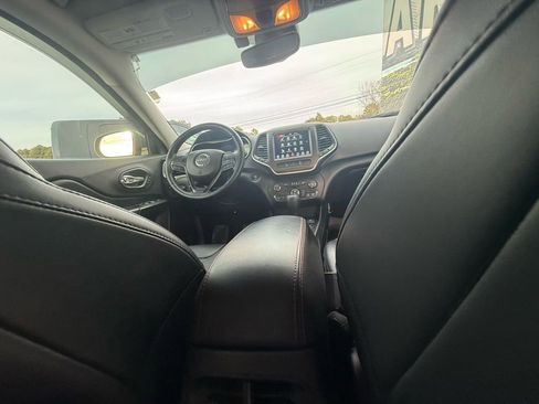 Used 2021 Jeep Cherokee Trailhawk w/ Premium Leather Package image 12