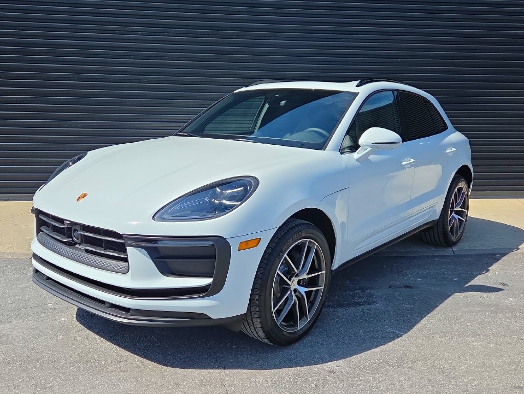 Certified 2026 Porsche Macan AWD/4WD image 1