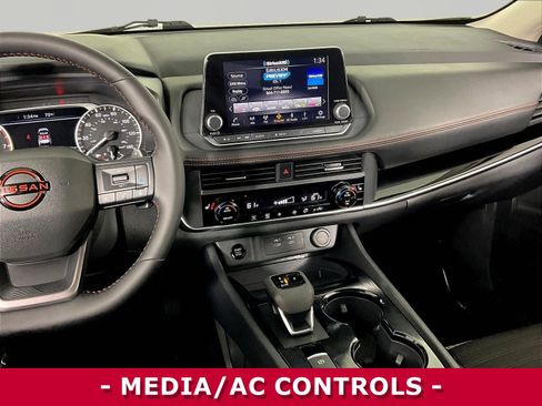 Certified 2025 Nissan Rogue SV AWD/4WD image 9