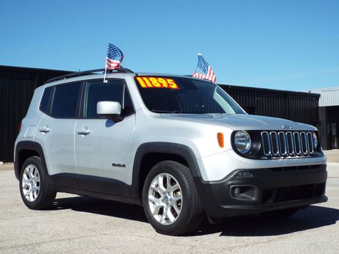 Used 2018 Jeep Renegade Latitude image 3
