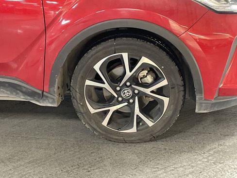 Used 2022 Toyota C-HR XLE image 3