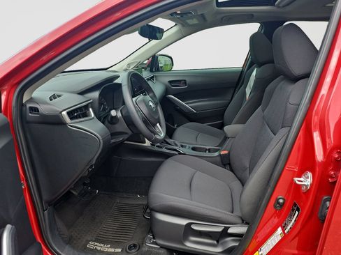Used 2024 Toyota Corolla Cross LE w/ Moonroof Package FWD image 22