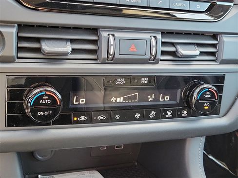 Used 2025 Nissan Pathfinder S image 11