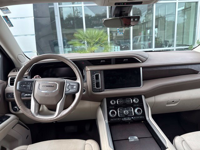Used 2022 GMC Yukon XL Denali w/ Denali Premium Package RWD image 7