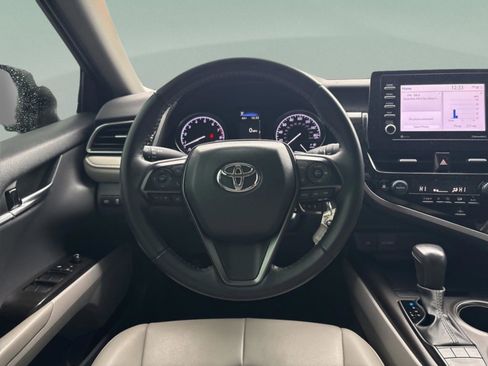 Used 2023 Toyota Camry SE image 12