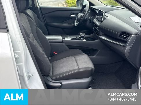 Used 2025 Nissan Rogue SV FWD image 16