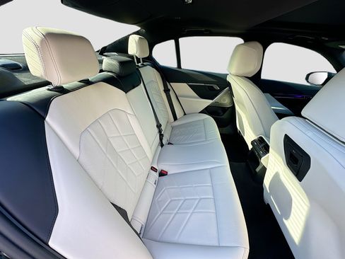 Used 2024 BMW i5 M60 w/ Premium Package image 30