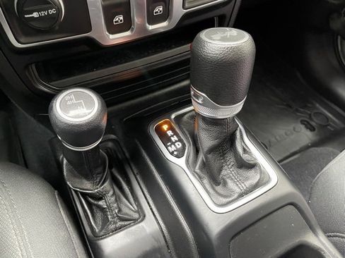 Used 2022 Jeep Wrangler Sport S image 16