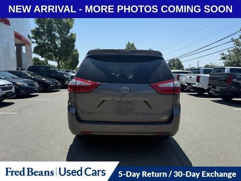 Used 2015 Toyota Sienna XLE Premium FWD image 4