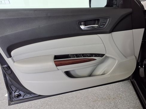 Used 2017 Acura TLX w/ Technology Package image 25
