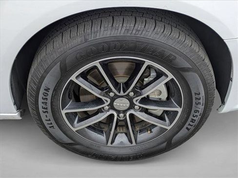 Used 2016 Dodge Grand Caravan SXT image 26