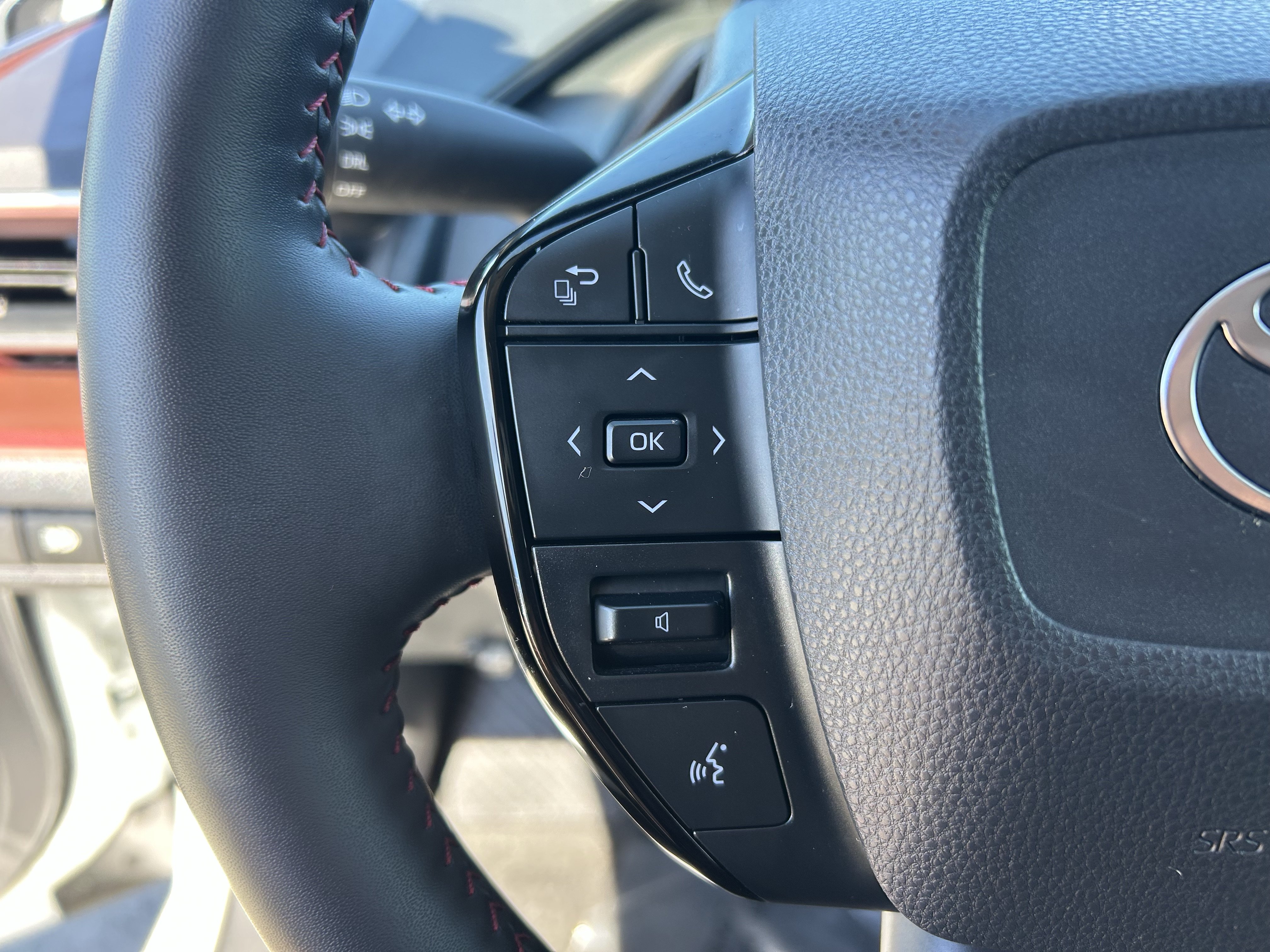 Certified 2026 Toyota Prius Plug-In Hybrid FWD image 26