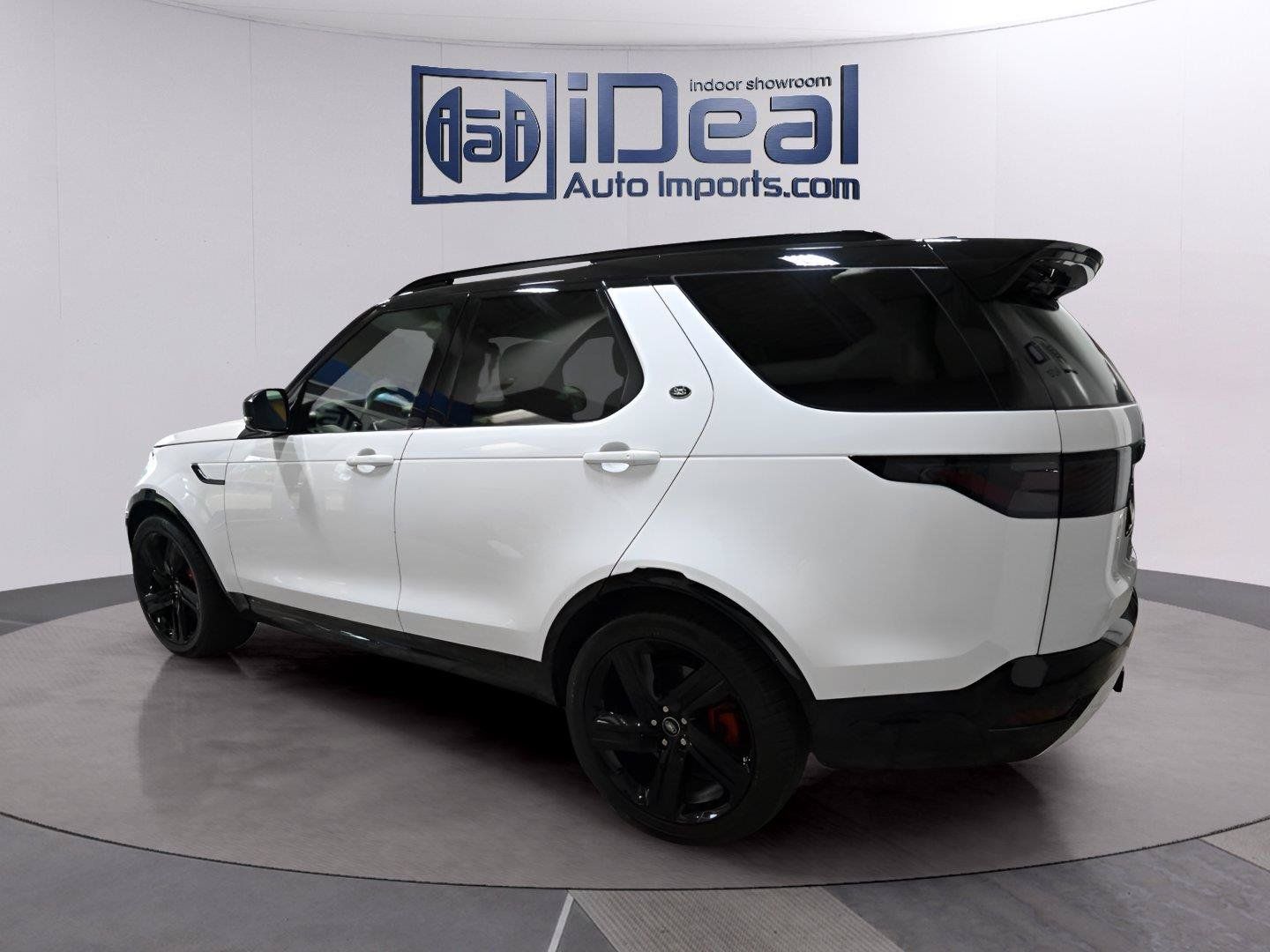 Used 2022 Land Rover Discovery HSE R-Dynamic AWD/4WD image 3
