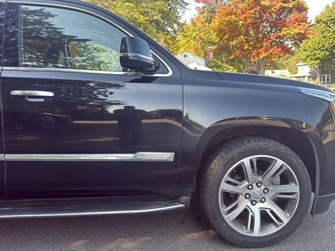 Used 2015 Cadillac Escalade Luxury image 12