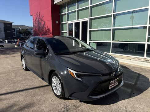 Used 2025 Toyota Corolla XLE image 23