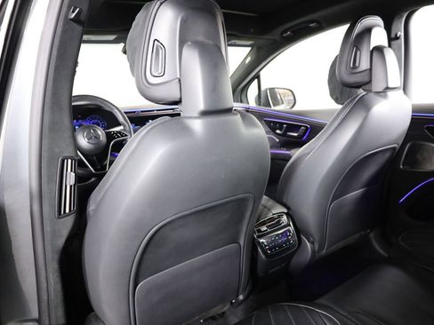 Used 2023 Mercedes-Benz EQS 580 4MATIC SUV w/ Exclusive Trim Package image 33