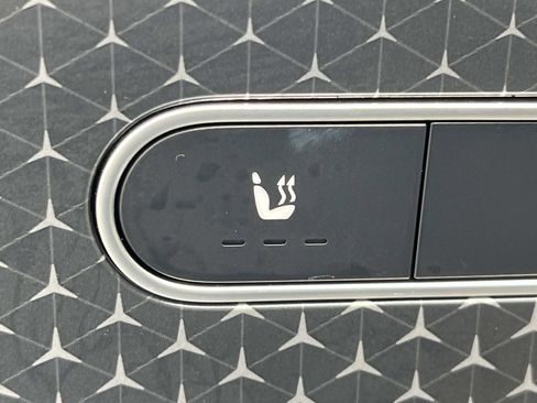 Certified 2025 Mercedes-Benz GLB 250 image 21