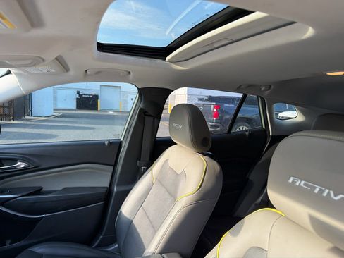 Used 2024 Chevrolet Trax ACTIV w/ Sunroof Package FWD image 8