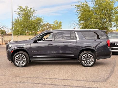 Used 2023 GMC Yukon XL Denali Ultimate AWD/4WD image 3