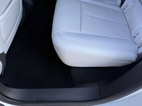 Certified 2024 Cadillac Lyriq Luxury AWD/4WD image 28