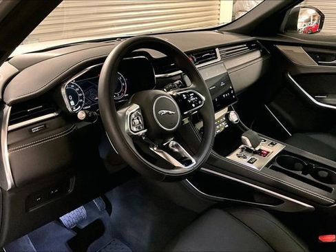 Certified 2025 Jaguar F-PACE R-Dynamic S image 22