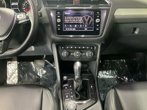 Used 2018 Volkswagen Tiguan SEL image 11