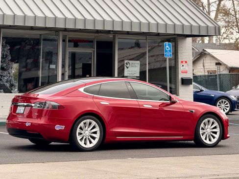 Used 2018 Tesla Model S 75D image 8