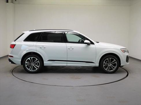 Certified 2025 Audi Q7 2.0T Premium Plus AWD/4WD image 5