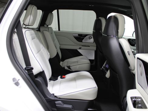 New 2026 Lincoln Aviator Black Label w/ Dynamic Handling Package AWD/4WD image 26