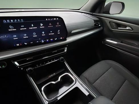 Used 2026 Chevrolet Traverse LT w/ Driver Confidence Package image 24