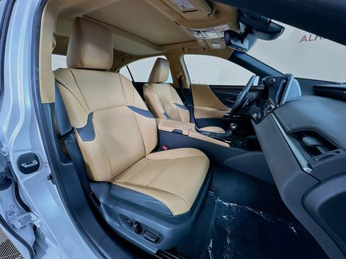 Used 2024 Lexus ES 350 w/ Premium Package image 28