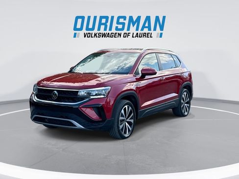 Used 2023 Volkswagen Taos SE w/ Panoramic Sunroof Package AWD/4WD image 4