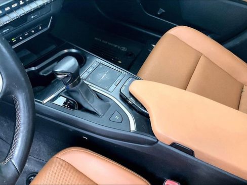 Used 2021 Lexus UX 200 w/ Premium Package image 15