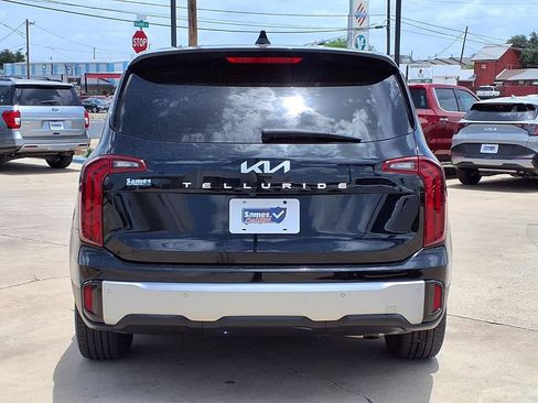 Used 2023 Kia Telluride LX FWD image 7