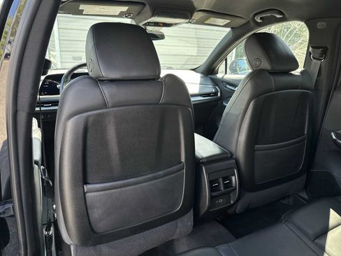 Certified 2025 Cadillac XT4 Premium Luxury FWD image 16