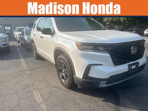 Used 2024 Honda Pilot TrailSport image 1