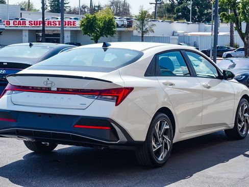 Used 2025 Hyundai Elantra SEL FWD image 4