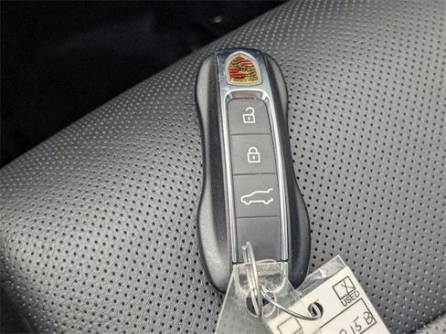 Used 2024 Porsche Cayenne image 33