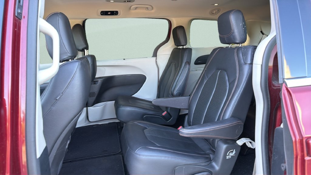Used 2019 Chrysler Pacifica Touring-L w/ Advanced Safetytec Group FWD image 36